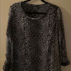 Roz & Ali beautiful gray and black blouse